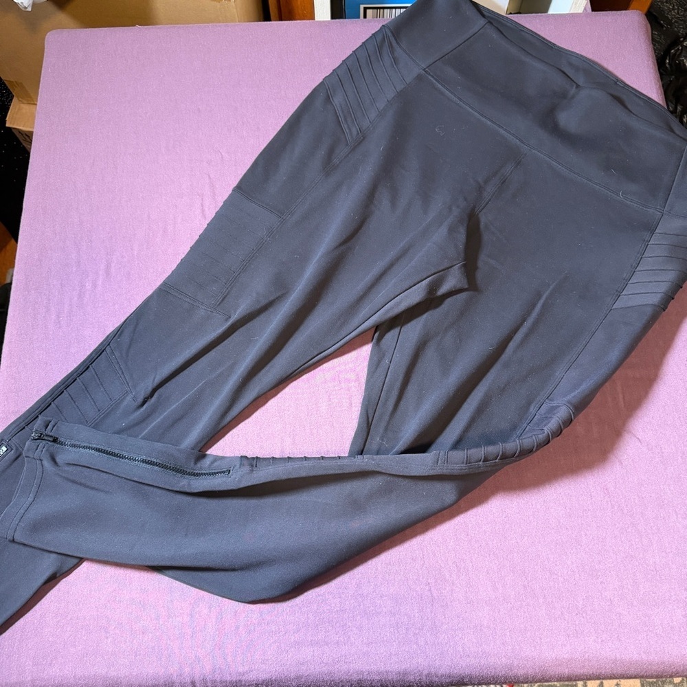 Athleta Delancey Motto Tight Black Legging Pants with Zipper Bottom - Size 1X